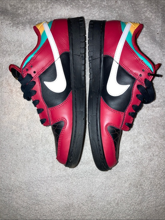 Nike Black, Red & Yellow Low-Top Sneakers main image 4